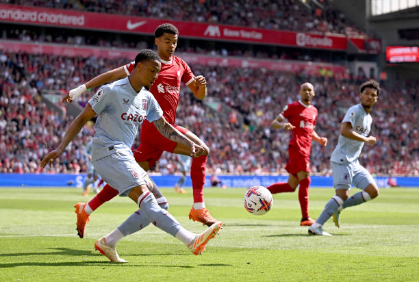 内如火如荼 内如火如荼