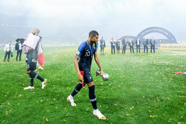 尤其在大赛 尤其在大赛